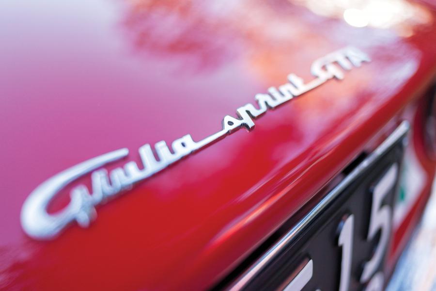 Логотип Alfa Romeo Giulia Sprint GTA (105.32) 1965 года  (фото 15 из 23)